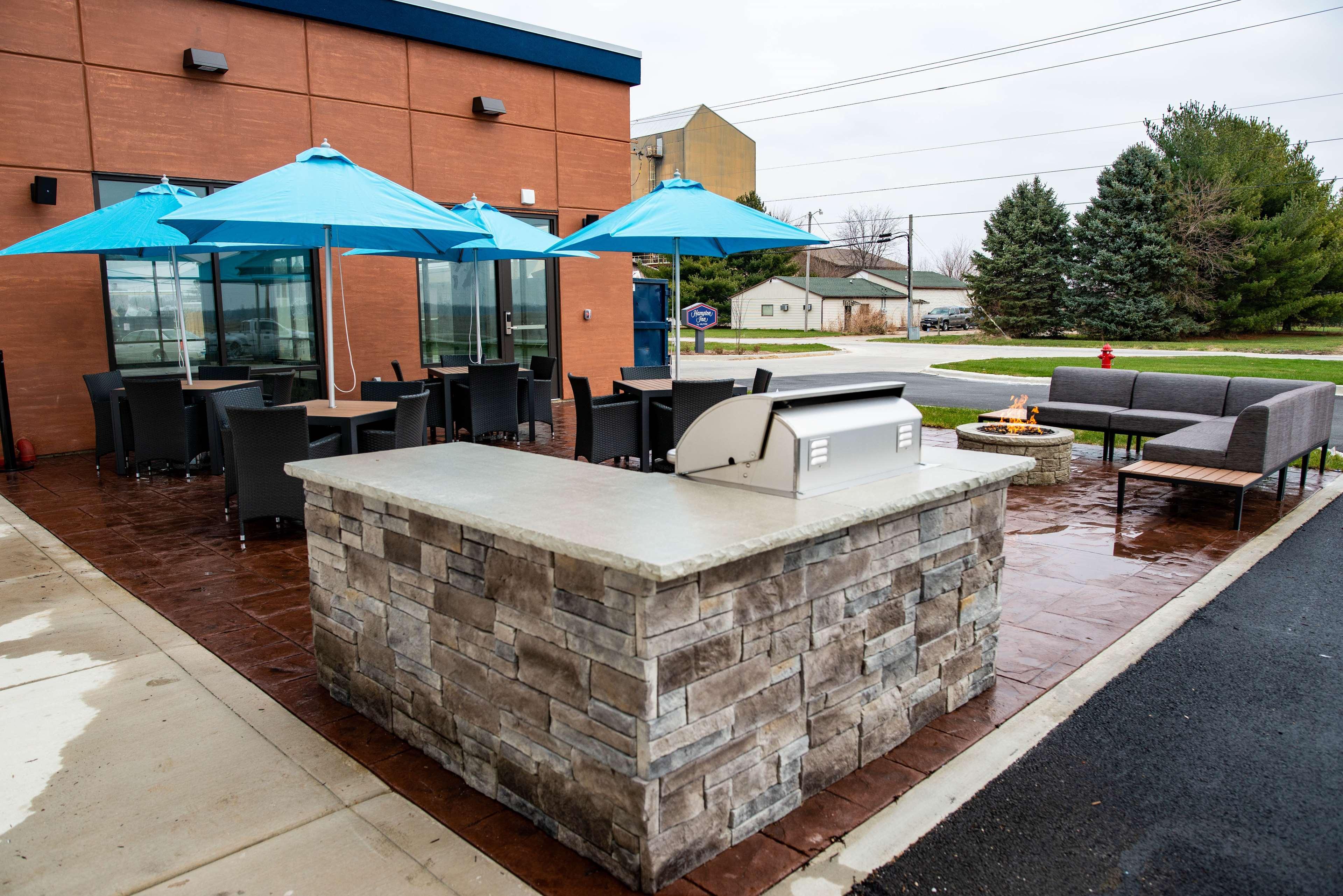 Hampton Inn Paris Exterior photo