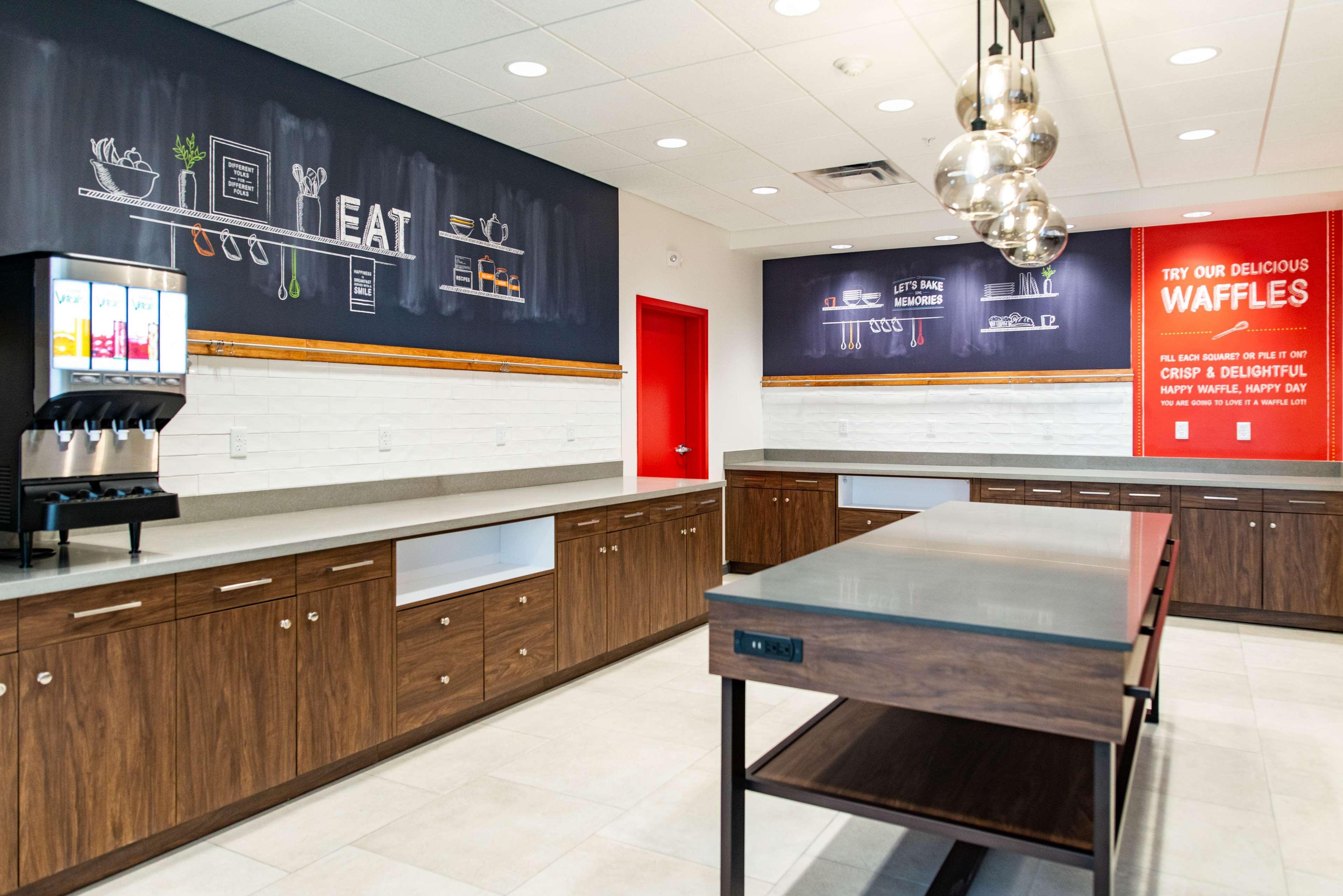 Hampton Inn Paris Exterior photo