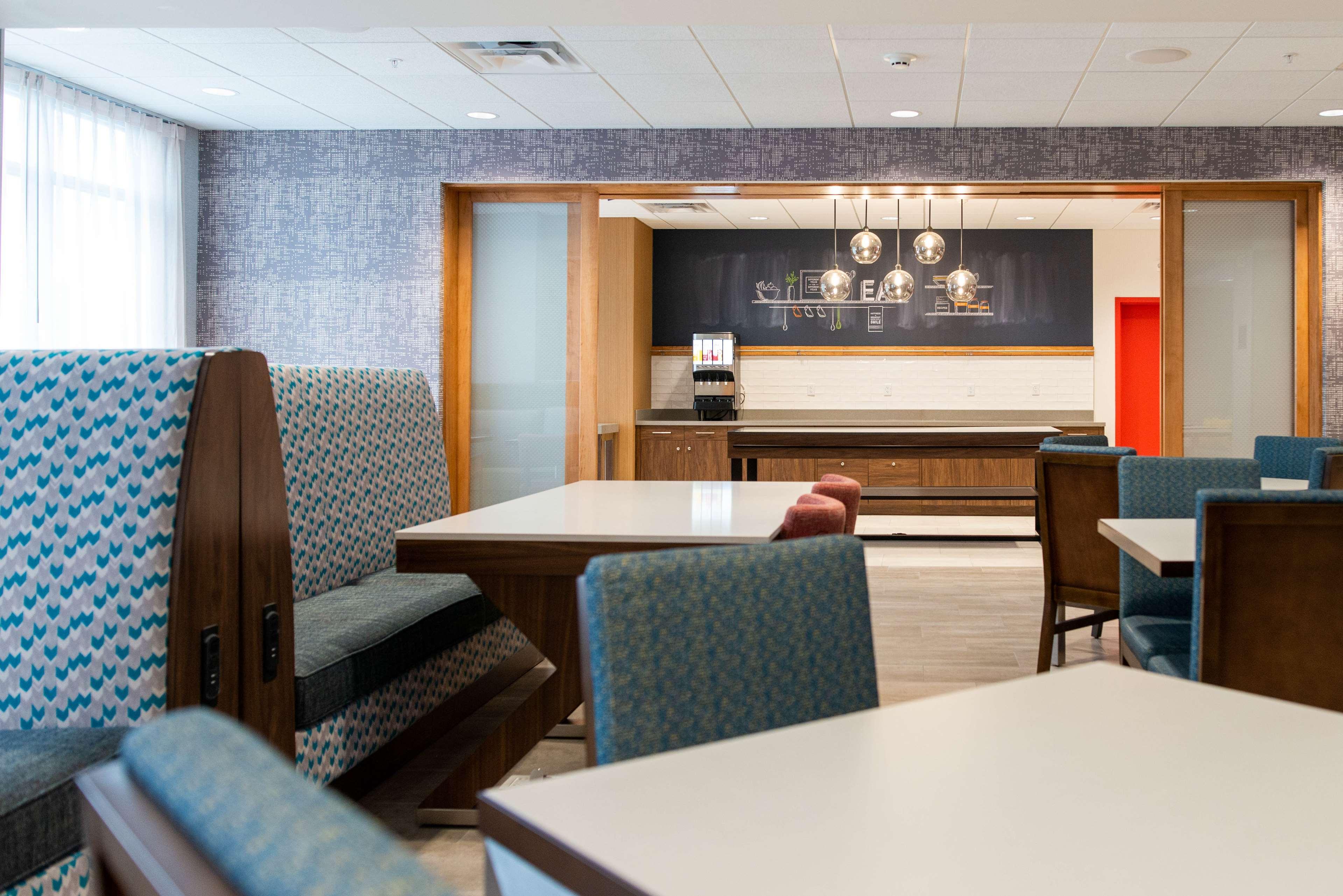 Hampton Inn Paris Exterior photo
