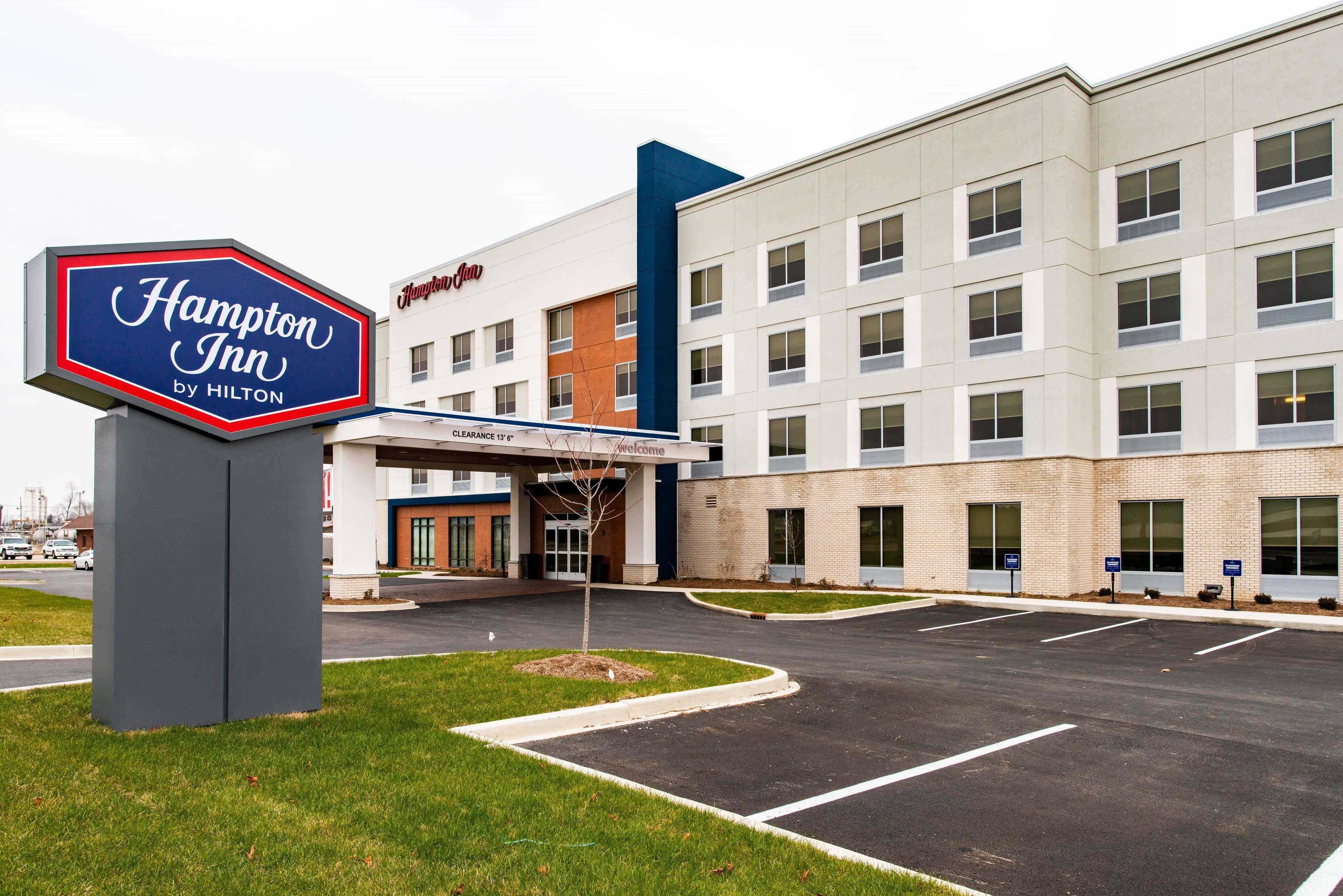 Hampton Inn Paris Exterior photo