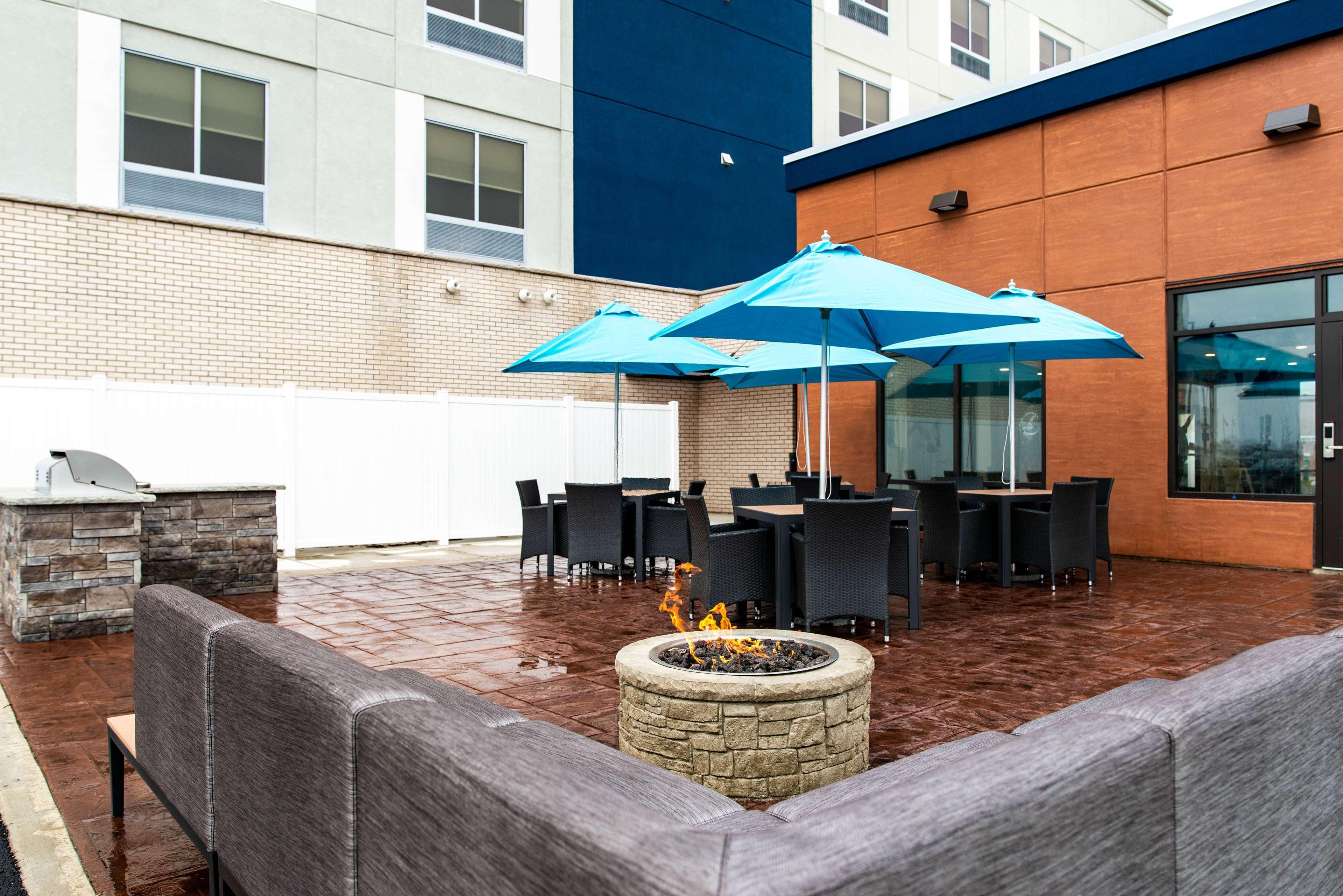 Hampton Inn Paris Exterior photo