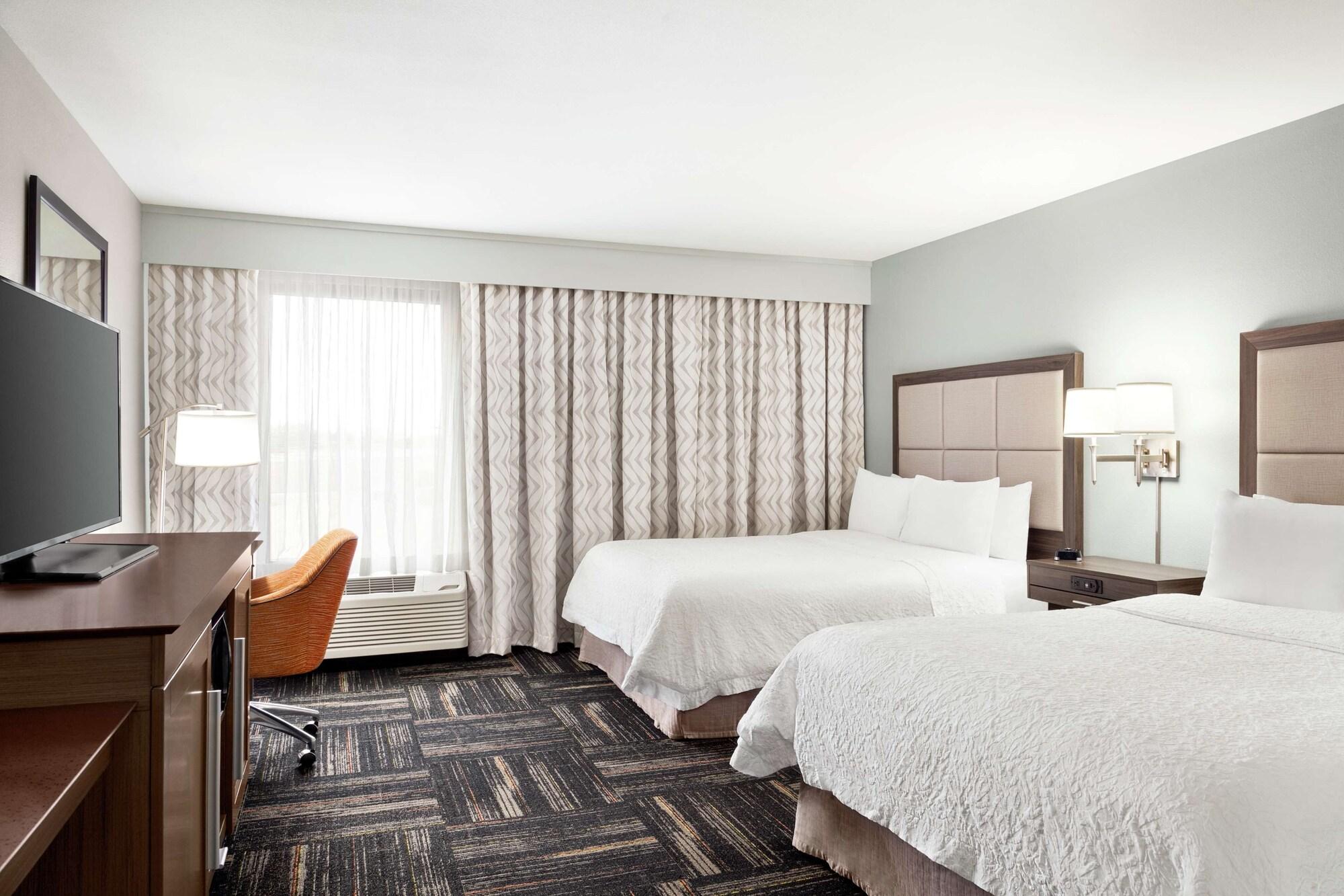 Hampton Inn Paris Exterior photo