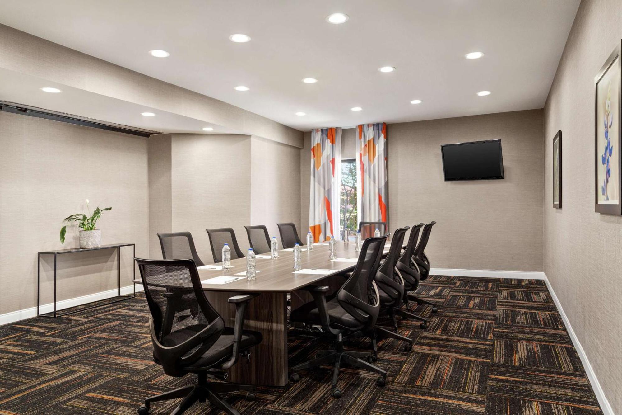 Hampton Inn Paris Exterior photo